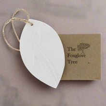 Load image into Gallery viewer, Botanical cast diffuser wild fig & cassis