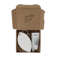 Load image into Gallery viewer, Botanical cast diffuser honeysuckle & sandalwood