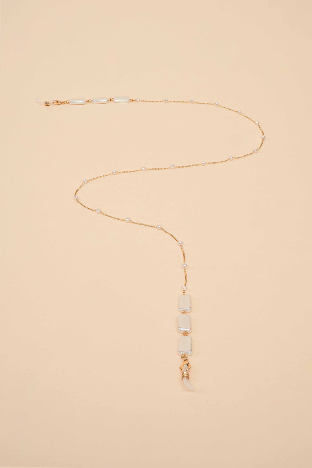 Delicate glasses chain in pearl