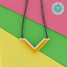 Load image into Gallery viewer, Triangular necklace